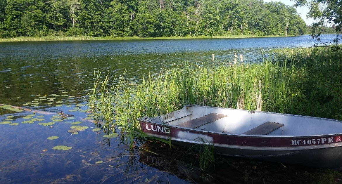 Devoe Lake & Grebe Lake Fishing Boats for Rent: Rollway Resort