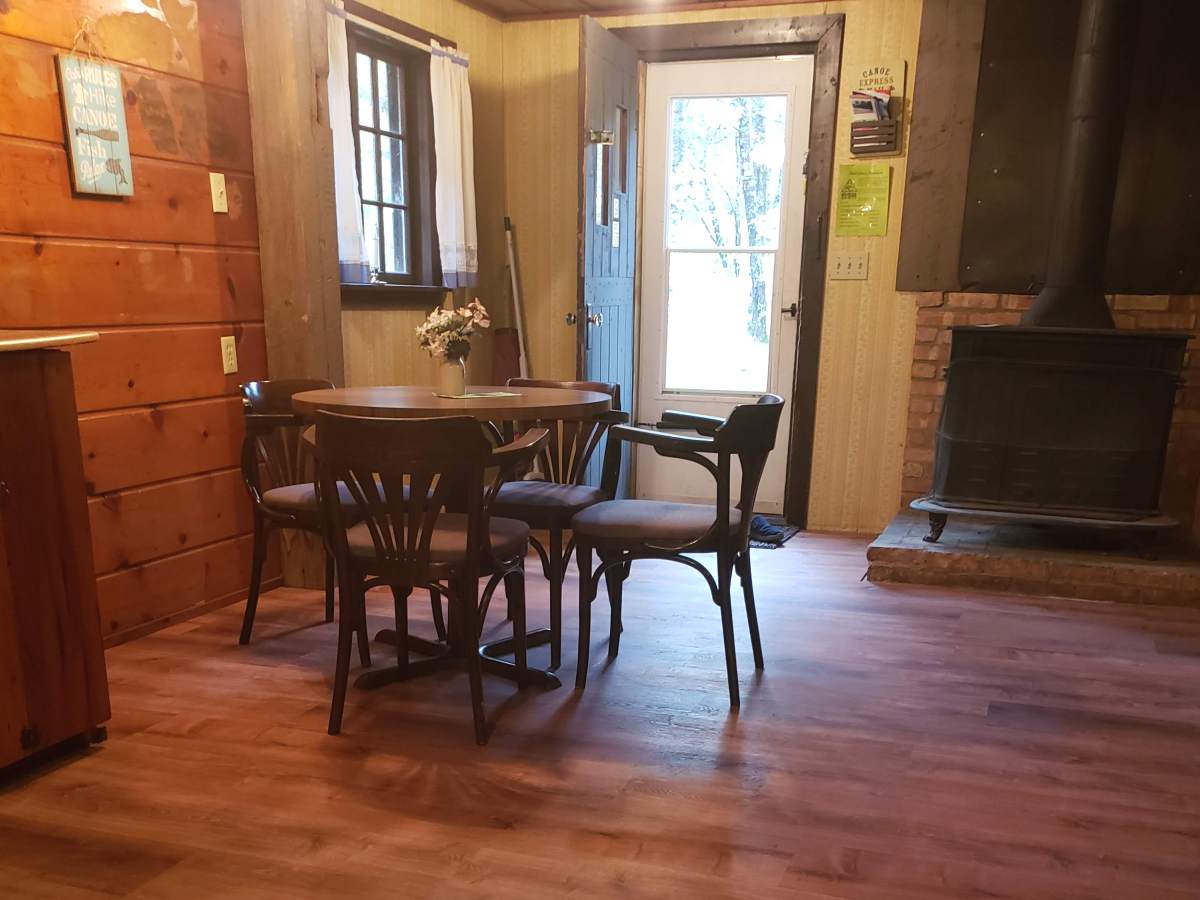 Au Sable River Cabins for Rent: Dining Area